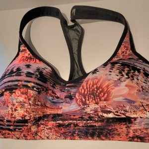 Lululemon Sports Bra Size 6 | Awesome Pattern! Pre-loved. Great Shape